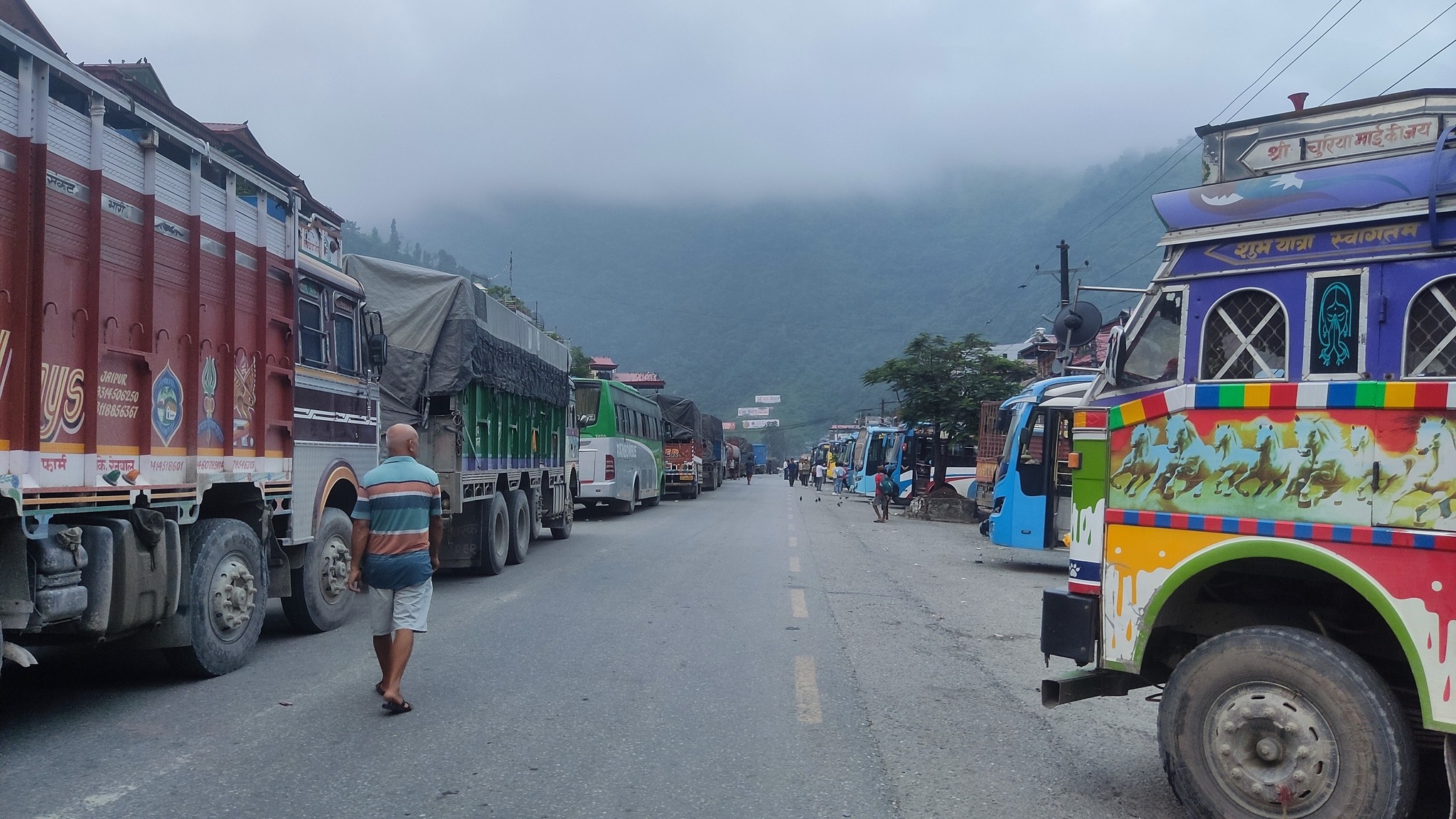 मुग्लिन-नारायणघाट सडक खुल्यो, यी १० राजमार्ग अवरुद्ध