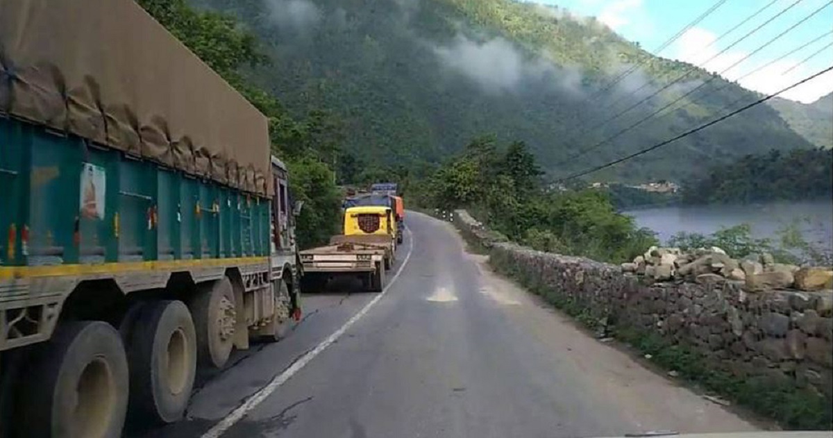 पहिरोले अवरुद्ध भएका तीन मुख्य राजमार्ग सञ्चालन