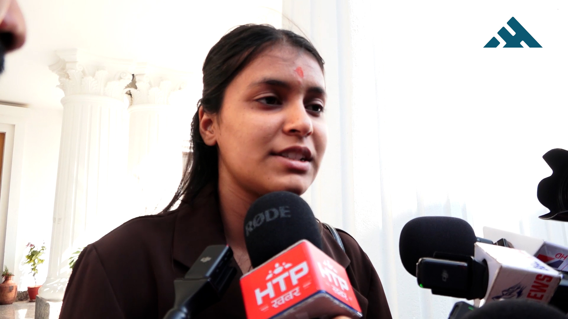 विपिन जोशीकी आमा र बहिनीले भेटे प्रधानमन्त्री (भिडिओ)