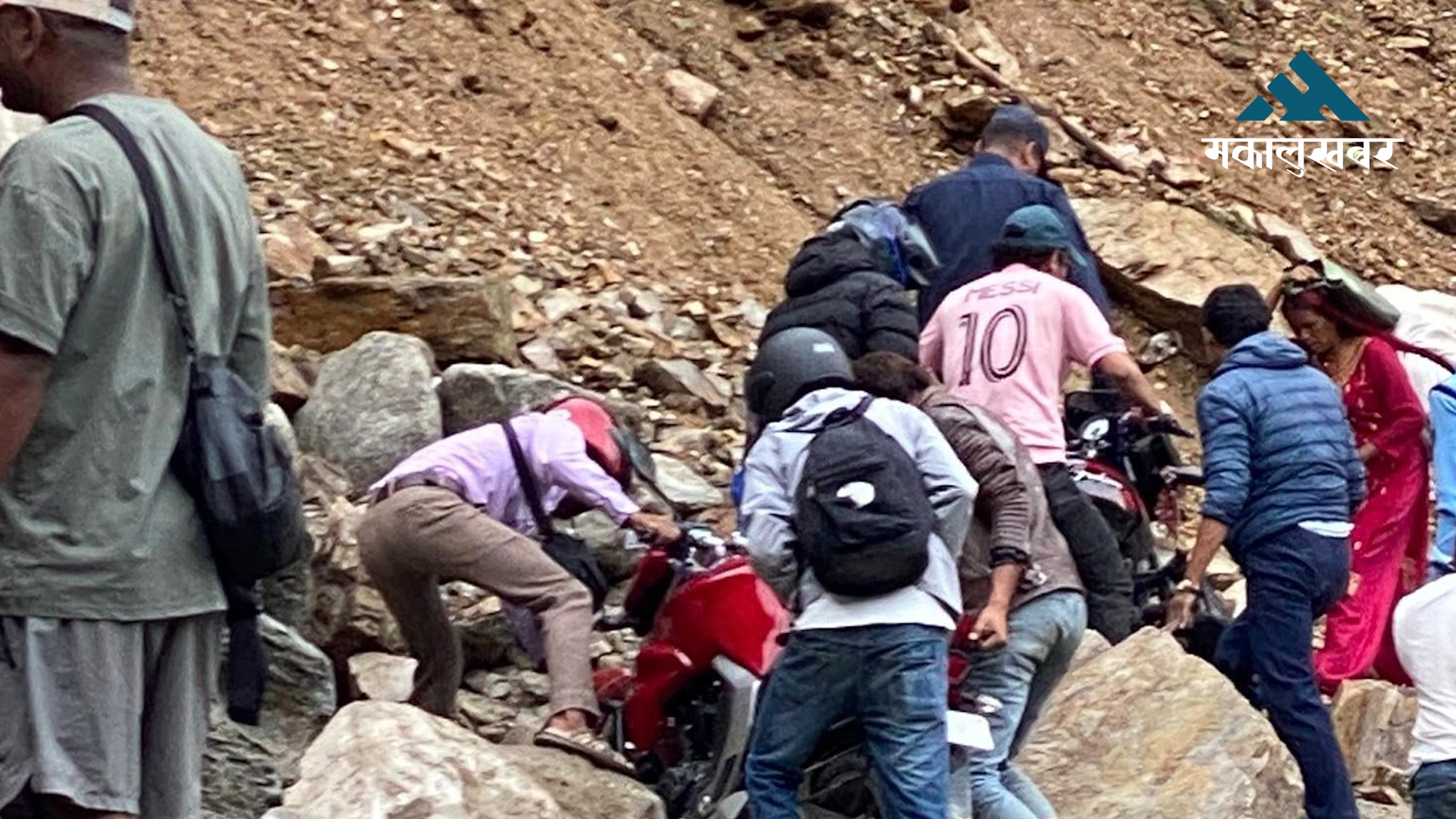 कर्णाली राजमार्ग अवरुद्धः स्याउ बाटोमै कुहिने चिन्ता