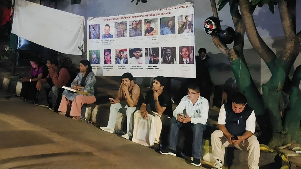 दिनभर कुर्दा पनि प्रधानमन्त्रीसँग भेट पाएनन्, राति बालुवाटारमा जेनजी सहिद परिवारको धर्ना