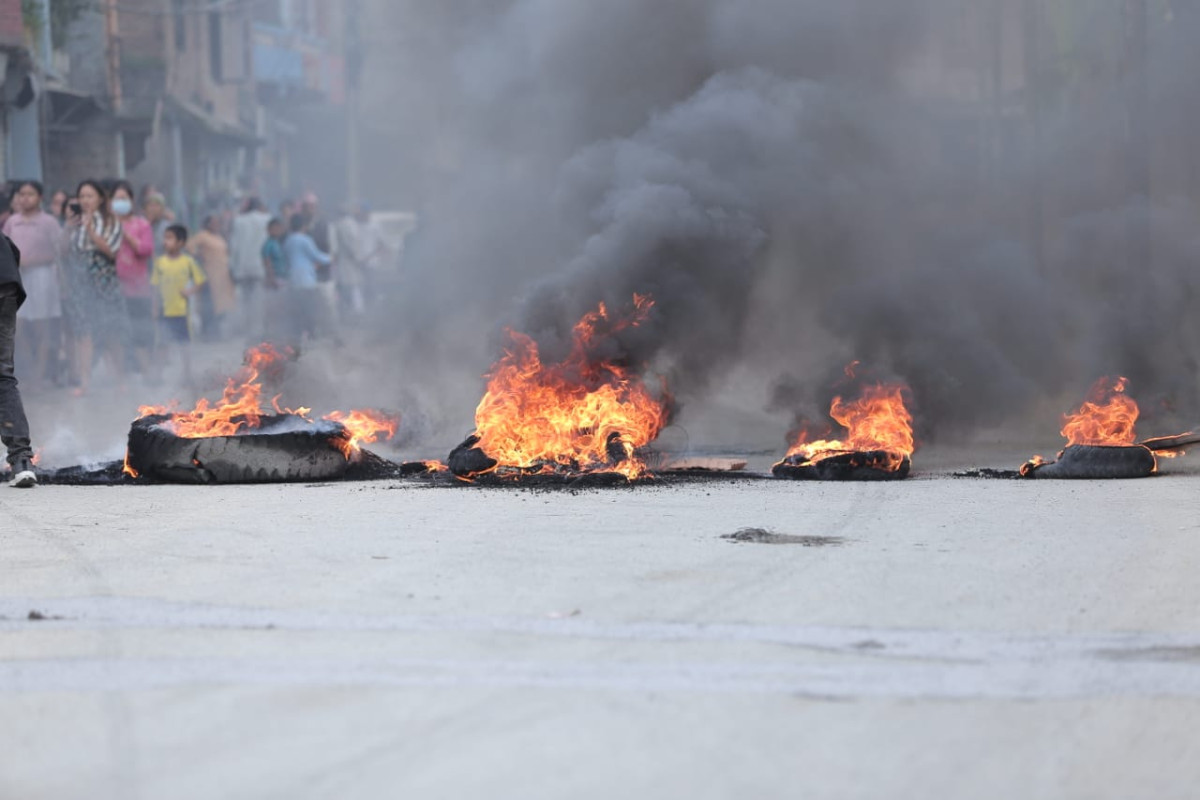 तोडफोड तथा आगजनी गर्नेलाई खोज्दै प्रहरी