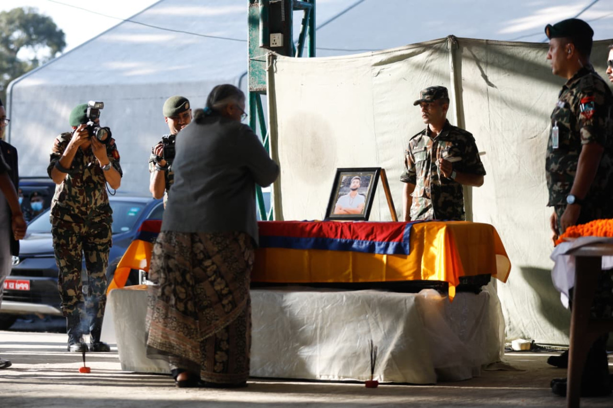 नेपाल आइपुग्यो विपिन जोशीको पार्थिव शरीर (तस्बिरहरू)