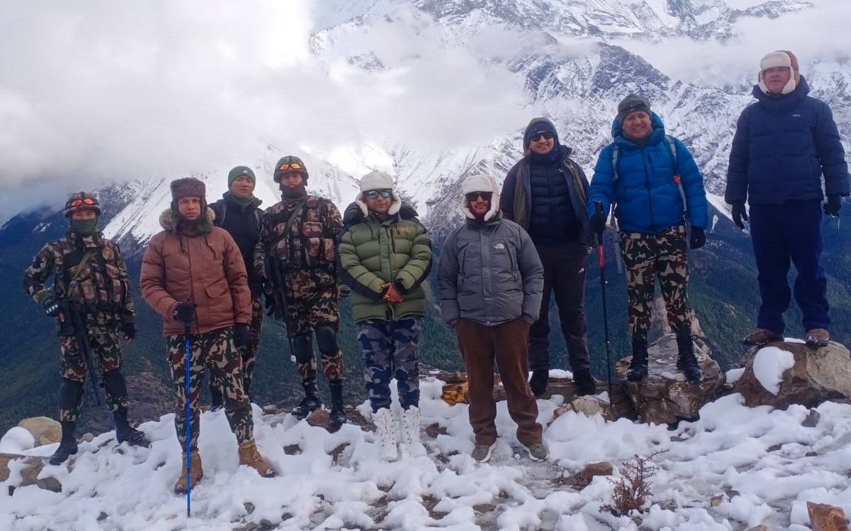 निरन्तर हिमपात: अन्नपूर्ण आधार शिविरबाट ७२ पर्यटकको उद्धार