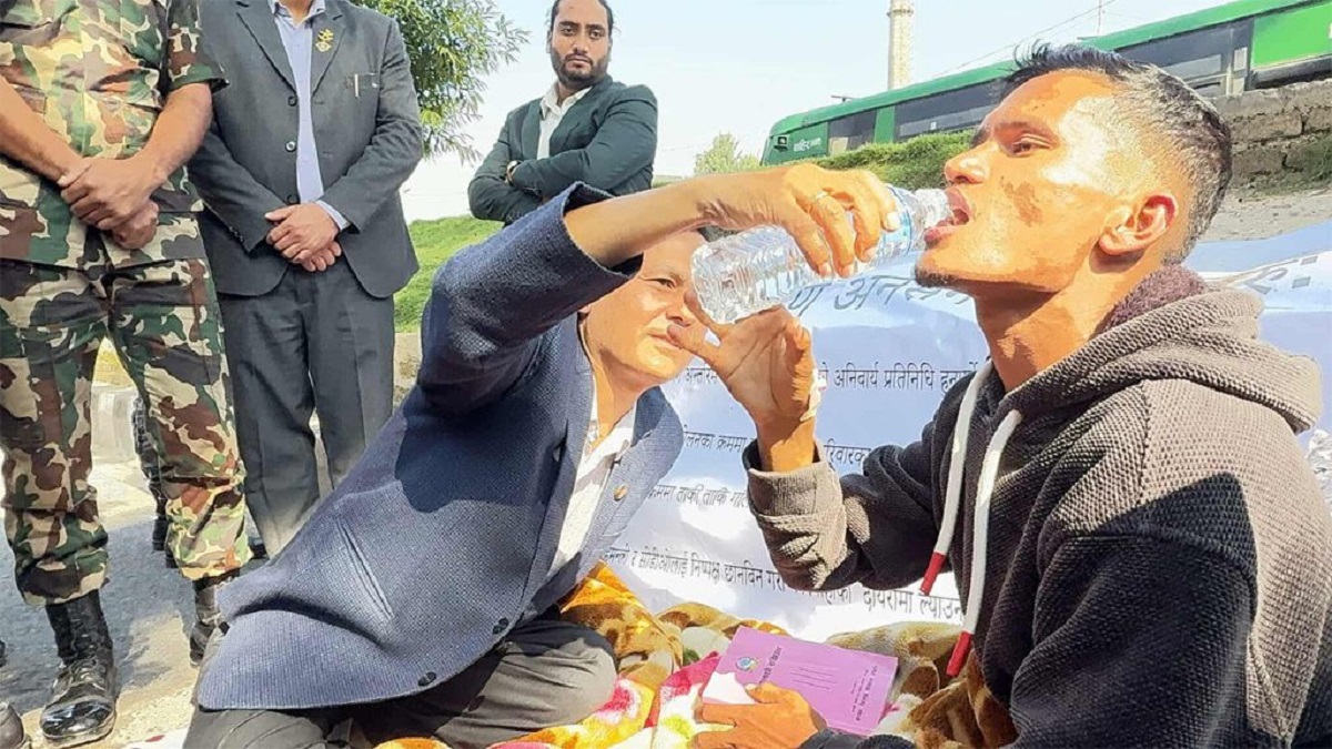 गृहमन्त्री अर्यालले तोडाए मदनको अनशन