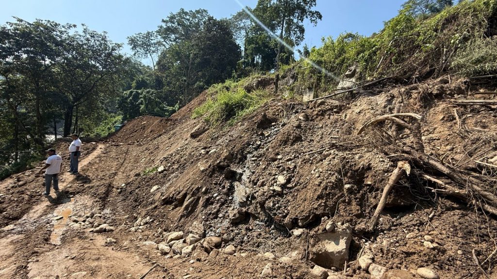 निरन्तर भूस्खलन, मेची राजमार्ग तत्काल नखुल्ने