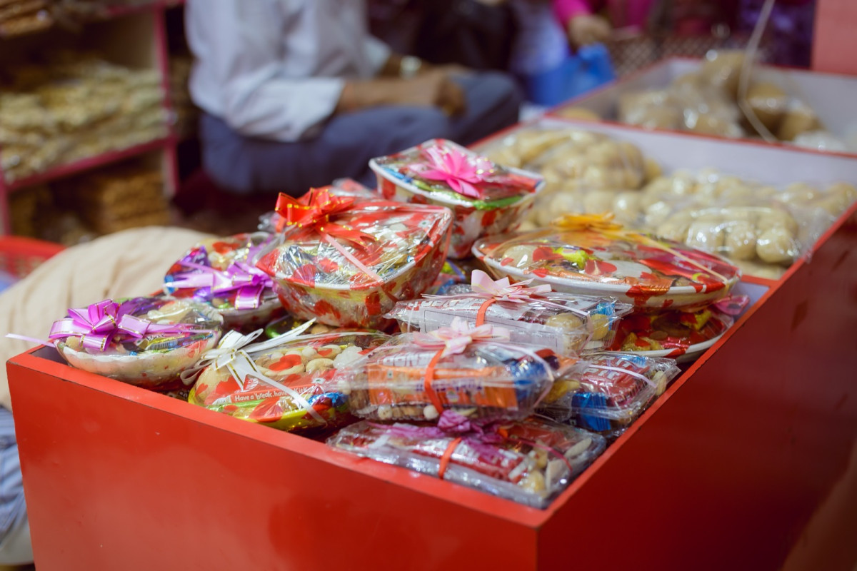 तिहार: सजिँदै बजार, बढ्दै चहलपहल (फोटो फिचर)