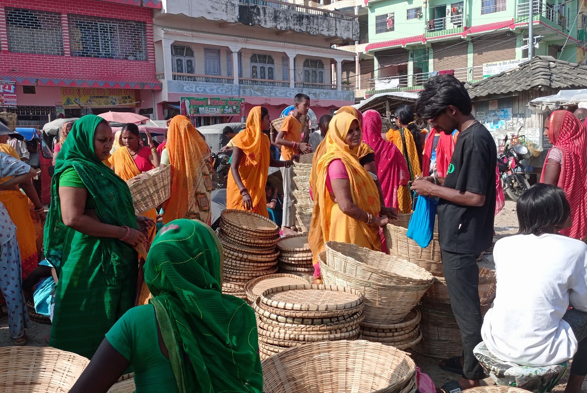 छठपर्व नजिकिँदा बाँसका सामानको माग बढ्यो