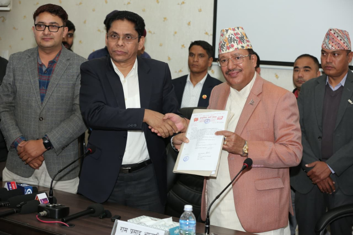 विप्लव नेतृत्वको नेकपाले दियो दल दर्ताको निवेदन (तस्बिरहरू)