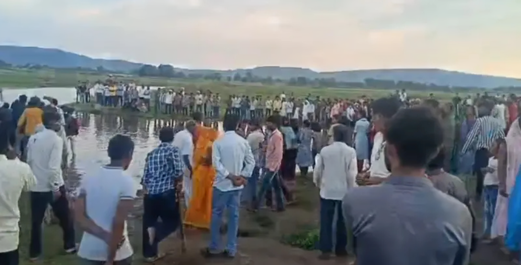 दुर्गा मूर्ति विसर्जन क्रममा भएको दुर्घटनामा ११ जनाको निधन