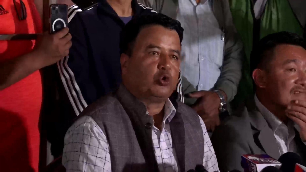 महेश बस्नेतको प्रश्न: देशलाई गृहयुद्धतर्फ धकेल्न खोजिएको हो?