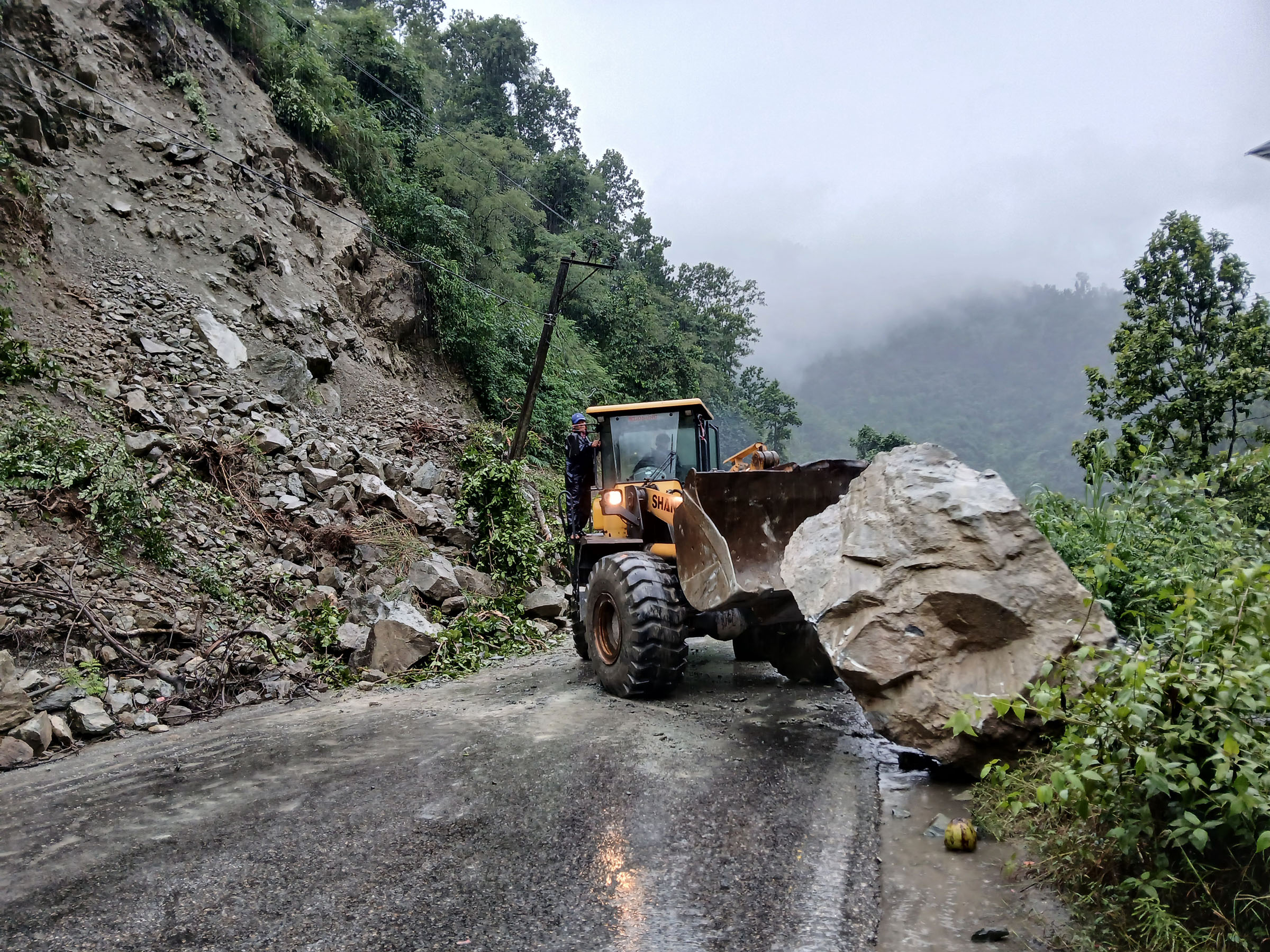 पहिरोले अवरुद्ध कर्णाली करिडोर एकतर्फी खुल्यो