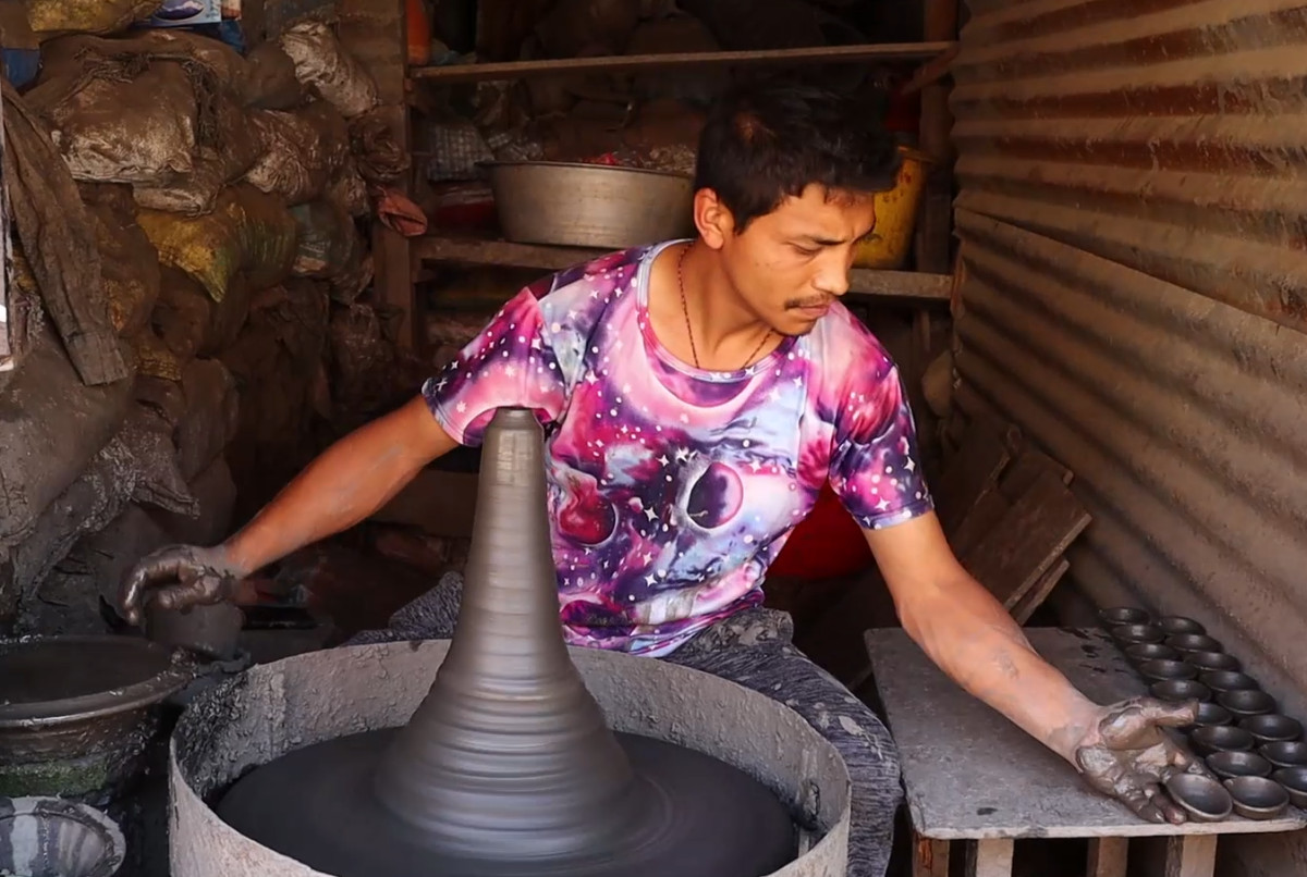 भक्तपुरका कुमाले समुदायलाई तिहारको चटारो