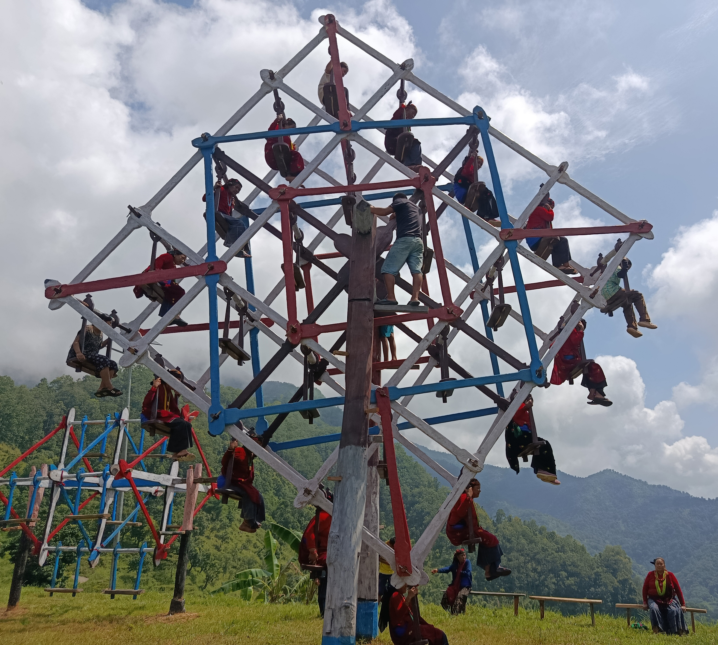 गाउँघरबाट लोप हुँदै रोटे पिङ र लिङ्गेपिङ
