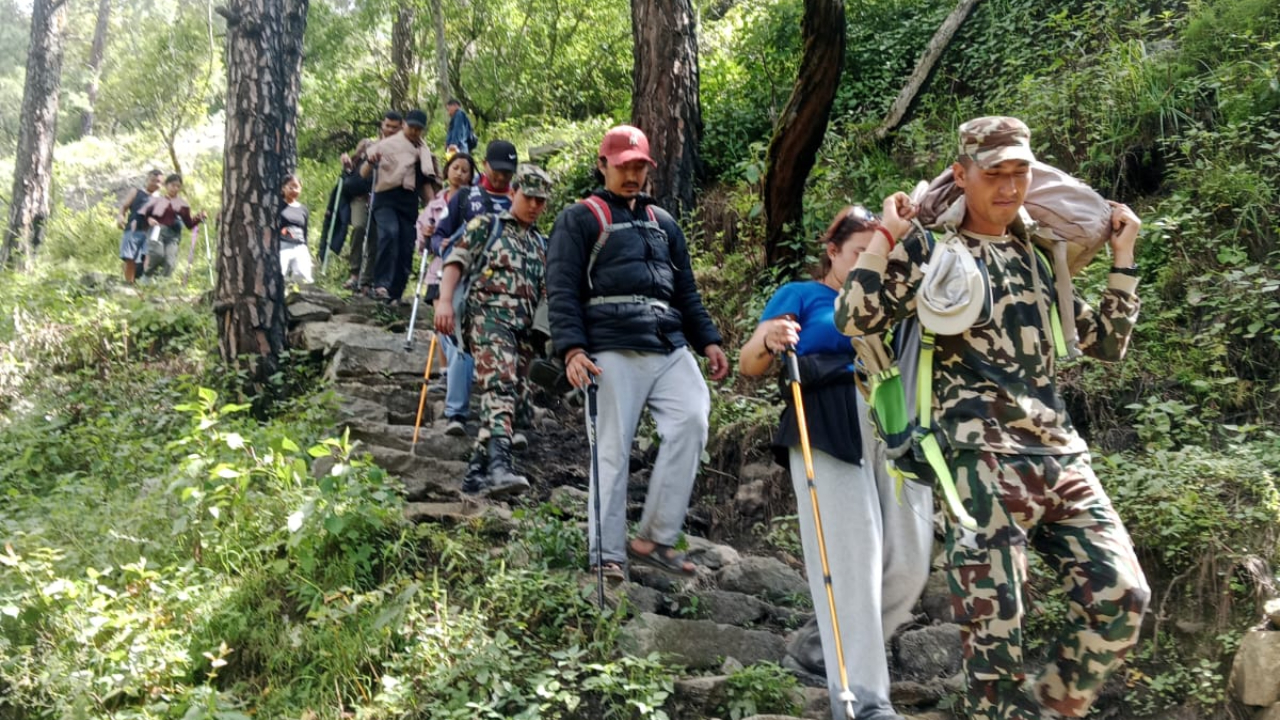 गोसाइँकुण्ड क्षेत्रमा पदयात्रामा गएका १२ जनाको उद्धार