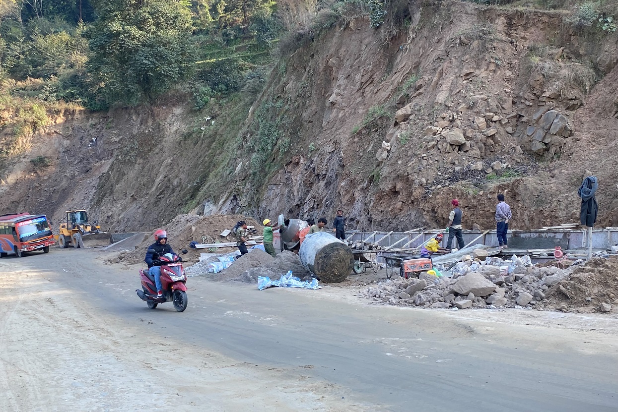 अरनिको राजमार्गअन्तर्गत धुलिखेल–खावा सडक विस्तार सुरु