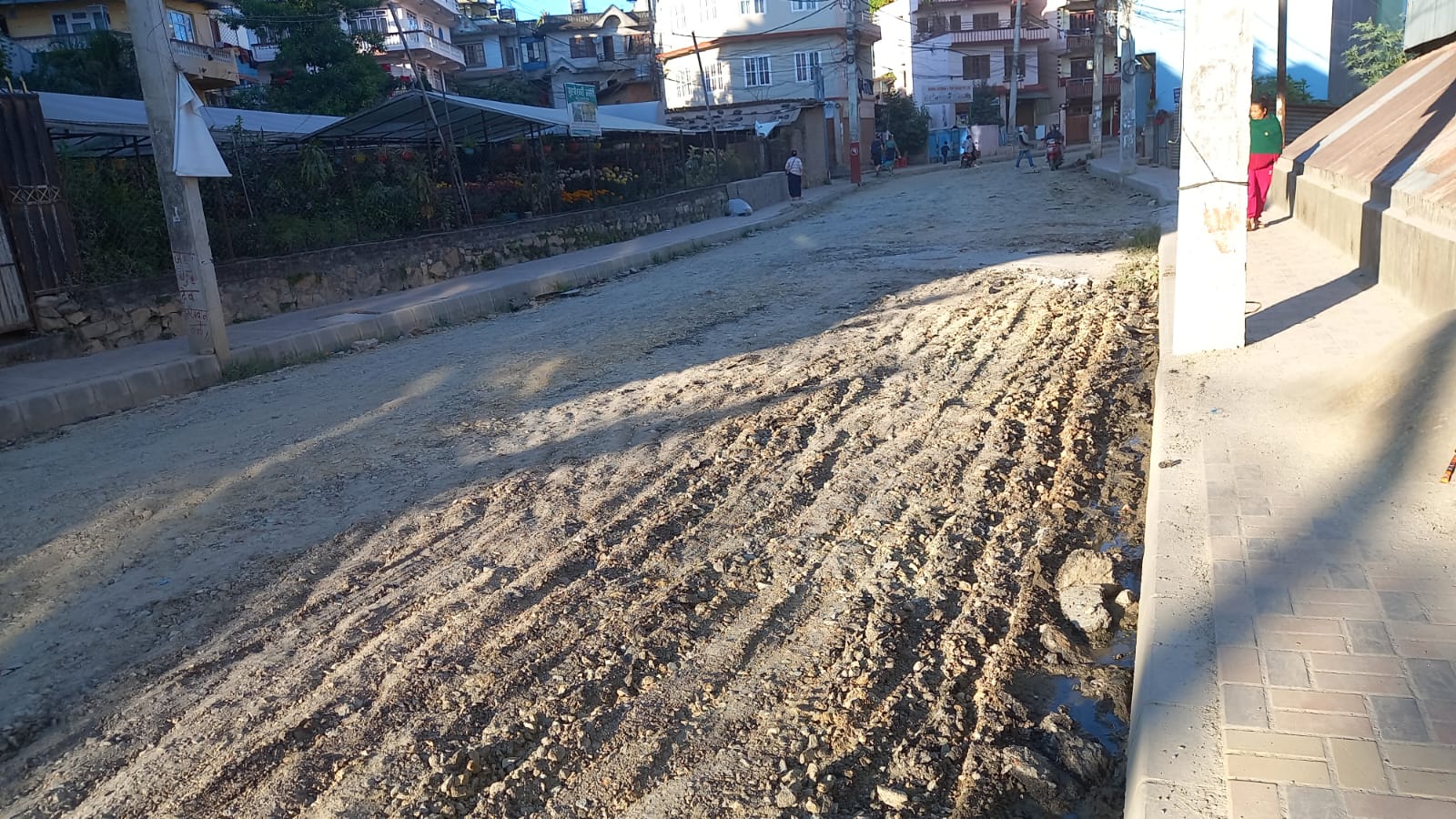 पशुपतिनाथ र बौद्धनाथ जोड्ने सडकमा ‘अस्फाल्ट प्रविधि’को कालोपत्र