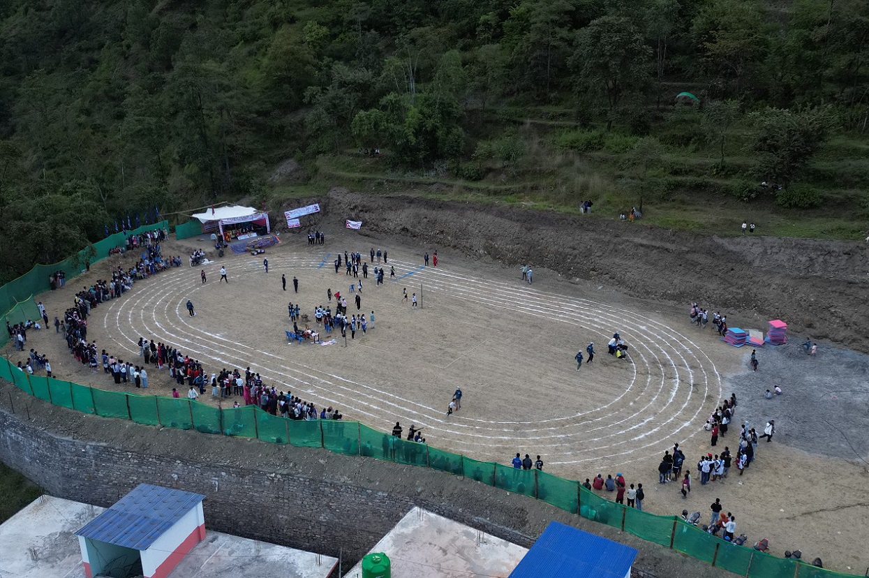 लाम्पाटामा पाखो सम्याएर खेलमैदान निर्माण
