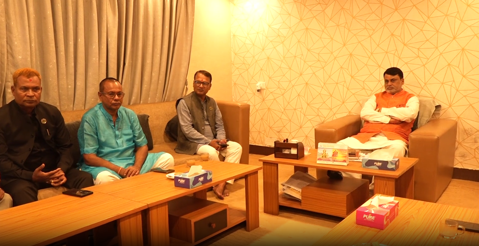 मुख्यमन्त्री उपस्थित भएको भन्दै प्रदेश प्रमुखद्वारा आह्वान बैठक बहिष्कार