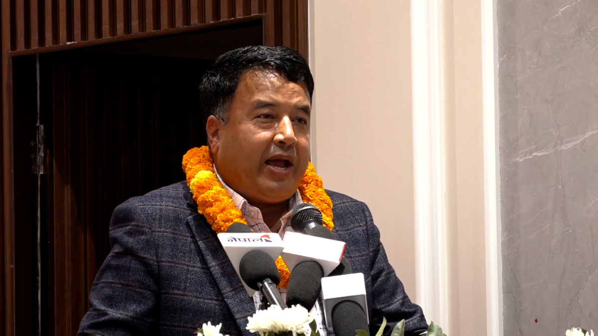 केपी ओलीले बनाइदिएको क्रिकेट स्टेडियम जुँगा मुसार्दै कुलमान घिसिङले उद्घाटन गर्नुभयो: महेश बस्नेत