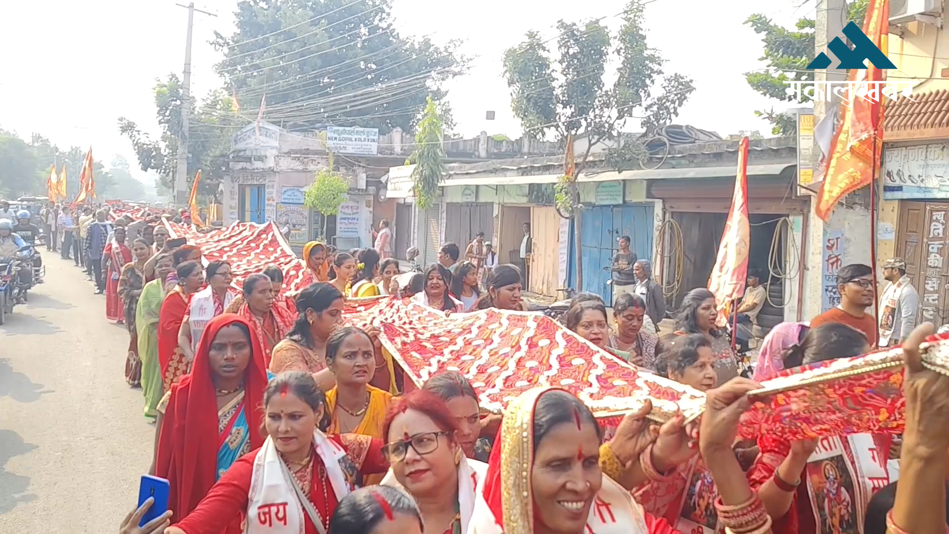 जानकी मन्दिरमा १ सय ११ मिटर लामो चुनरी चढाइयो