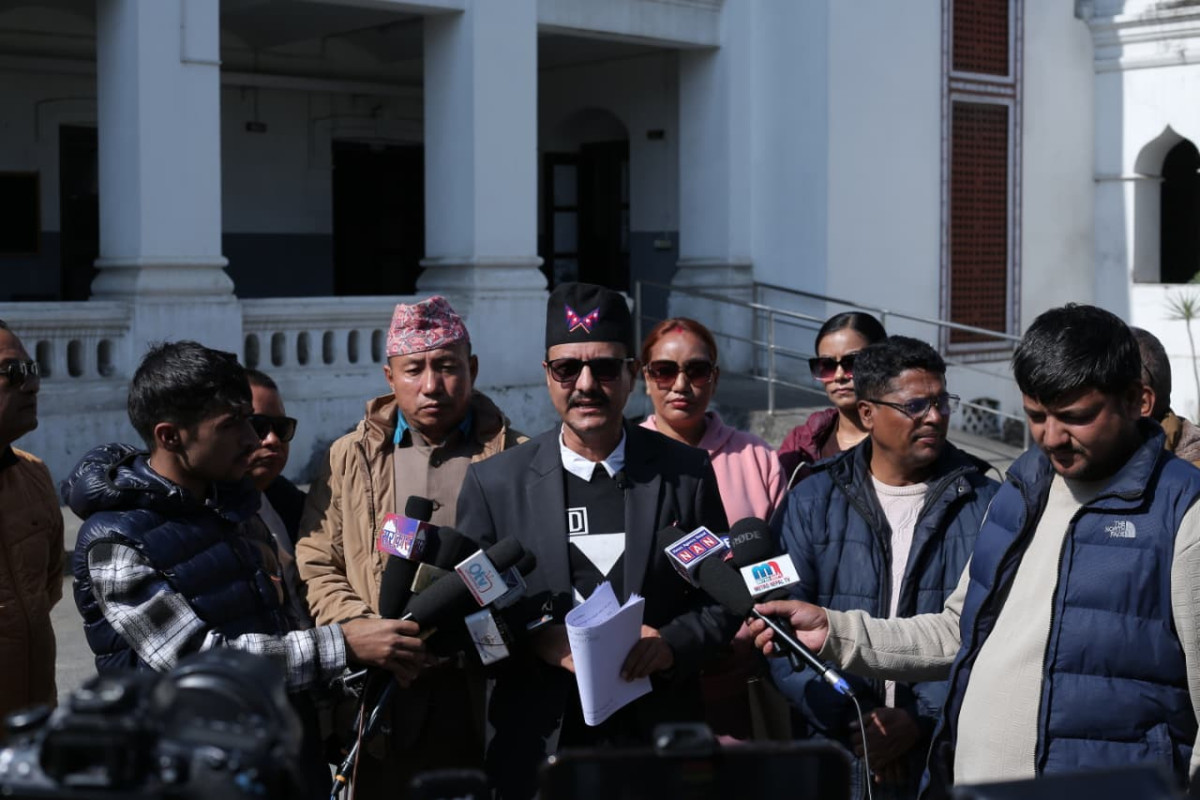 दुर्गा प्रसाईंको नागरिक बचाउ दलले गर्यो निर्वाचन आयोग पुगेर सनाखत