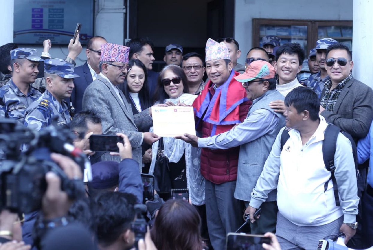 हर्क साम्पाङ नेतृत्वको पार्टीलाई दल दर्ताको प्रमाणपत्र प्रदान