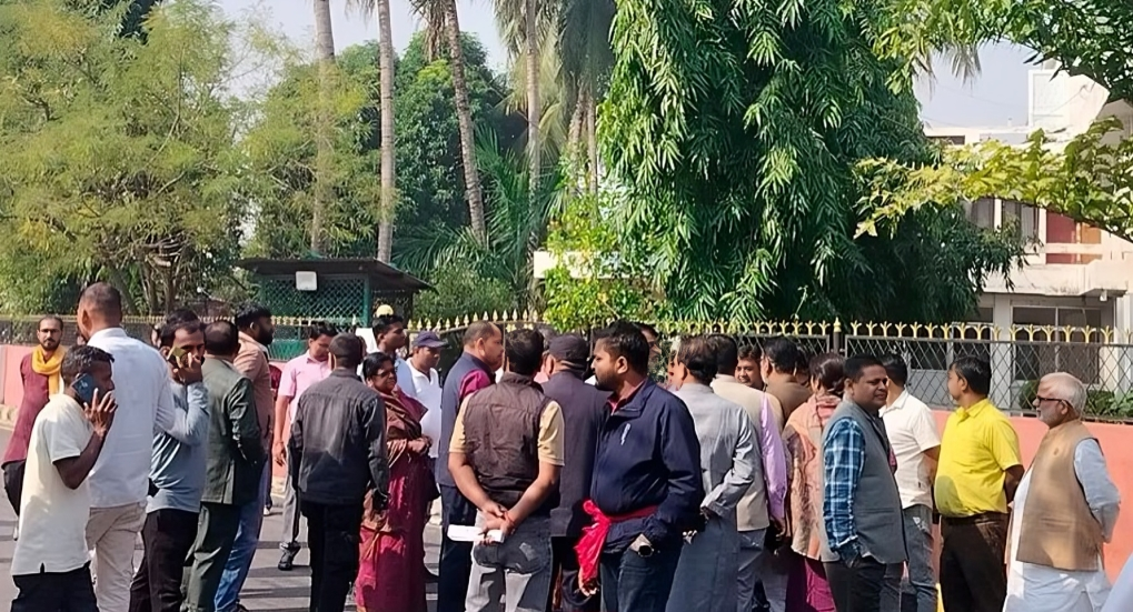 मुख्यमन्त्री नियुक्तिपछि मधेसमा राजनीतिक तनाव, मुख्यमन्त्री कार्यालय तोडफोड र नाराबाजी