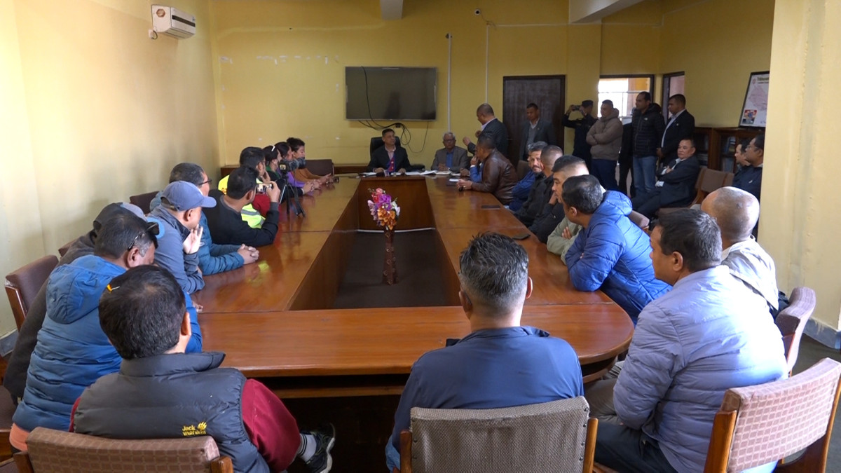 चमेना गृह भवन निर्माणमा अवरोध गर्नेलाई कारबाही गर्न माग
