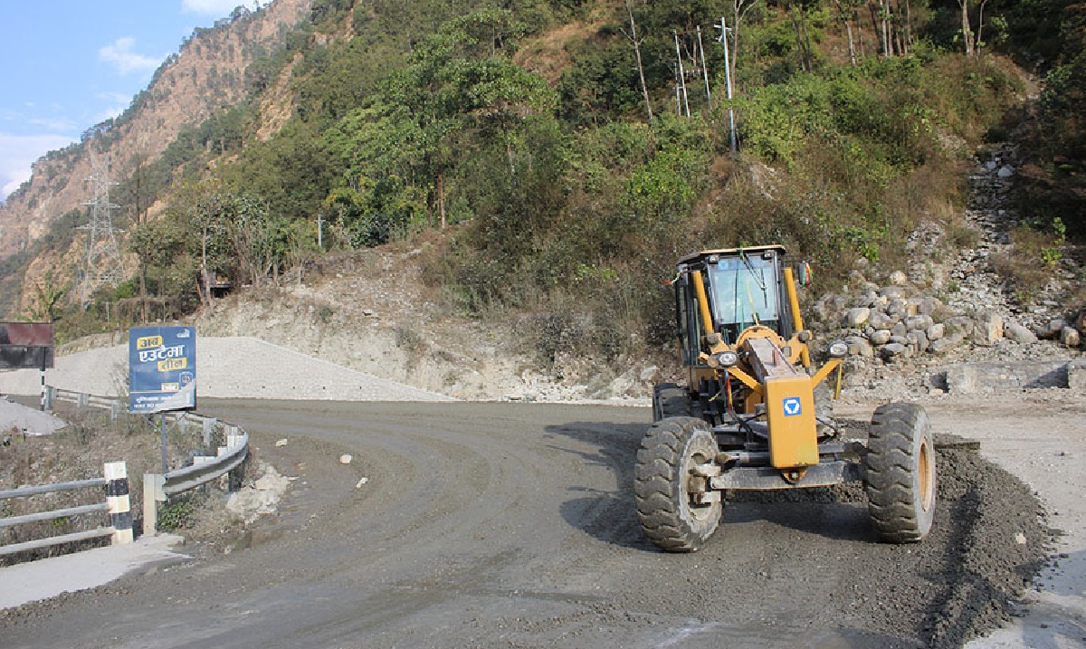 कर्णाली राजमार्ग अन्तर्गतको सेरीघाट–नाग्म सडक स्तरोन्नति हुँदै