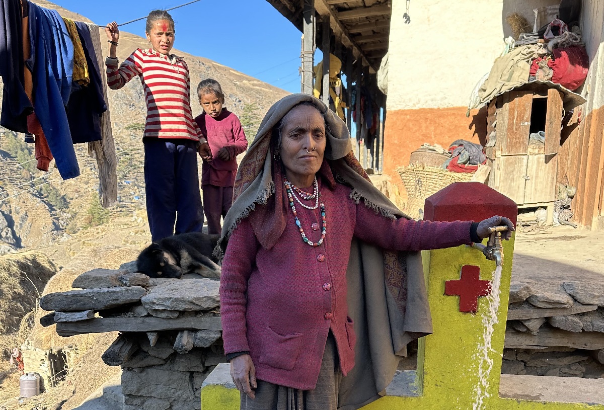 कालिकोटका महिला भन्छिन्- पानी बोकेरै जवानी गयो