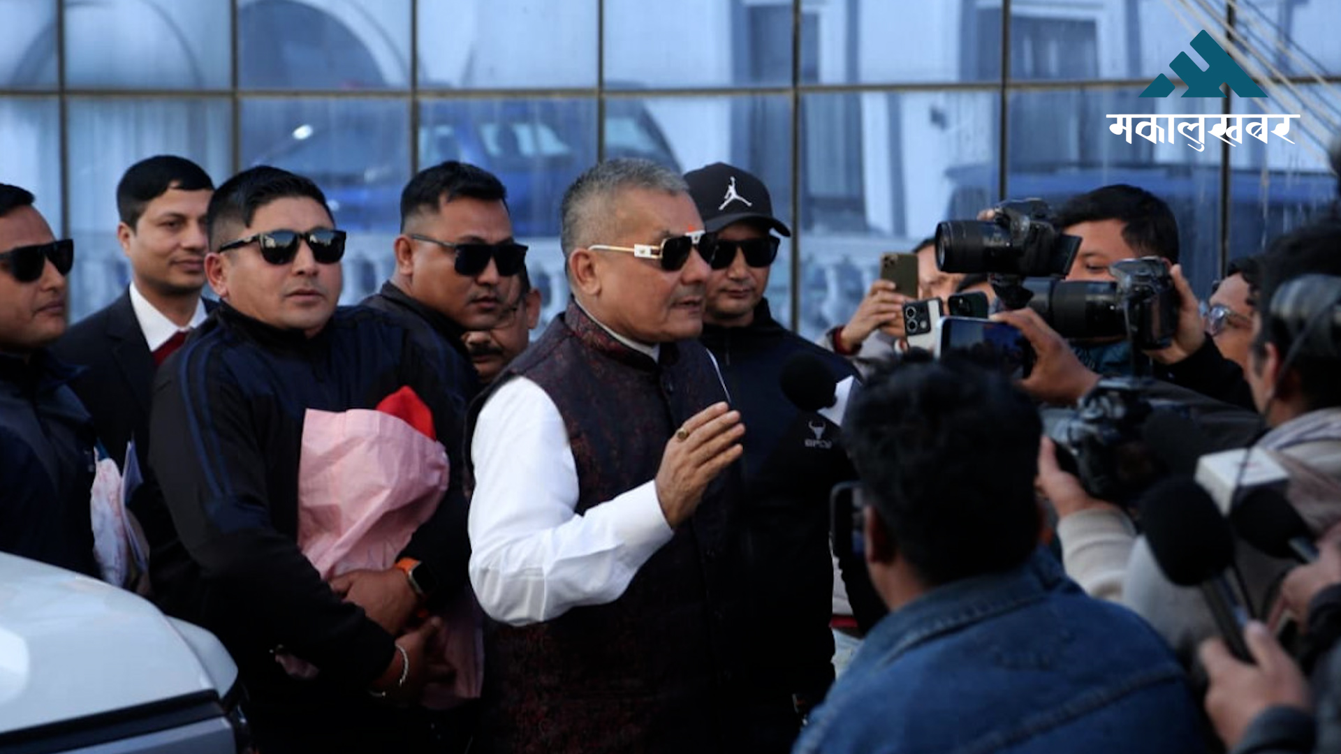 प्रधानमन्त्री कार्की र दुर्गा प्रसाईंबीच भेटवार्ता (तस्बिरहरू)