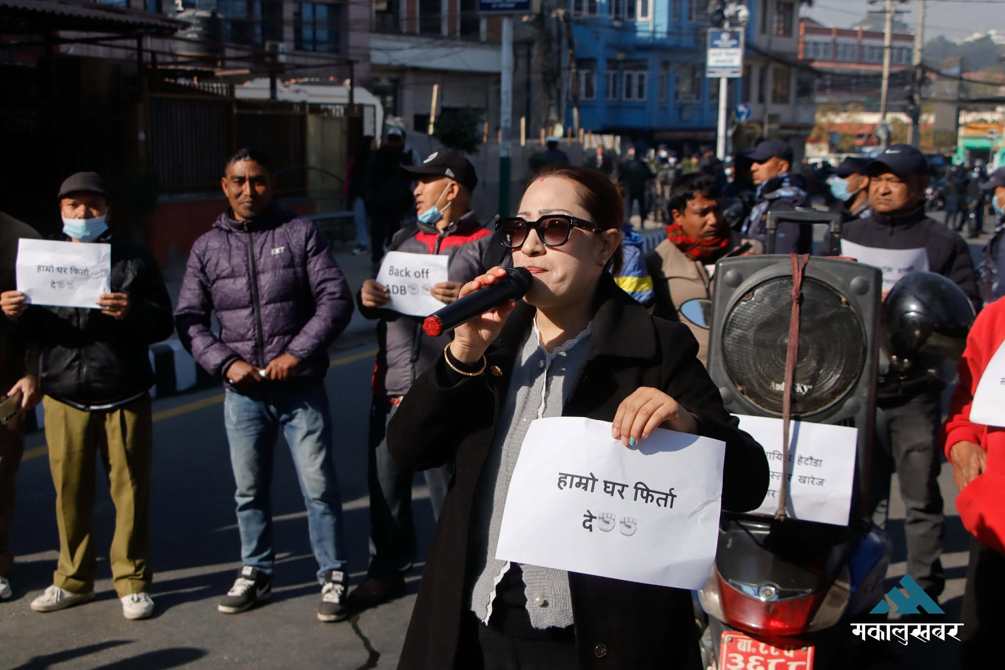 हेटौँडा सडक विस्तारका पीडितले माइतीघरमा गरे प्रदर्शन (तस्बिरहरू)