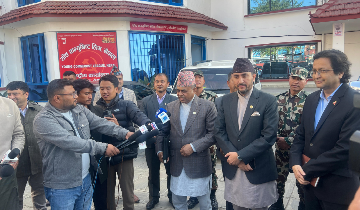 सरकार आफैँ पुग्यो दल फकाउन, चुनावको विकल्प नभएको निष्कर्ष