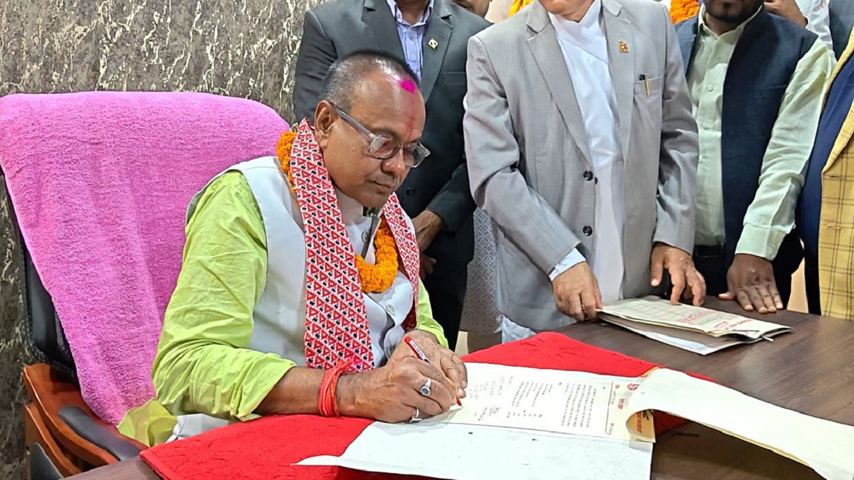 मधेश प्रदेशसभाका नवनियुक्त सभामुख यादवद्वारा पदभार ग्रहण