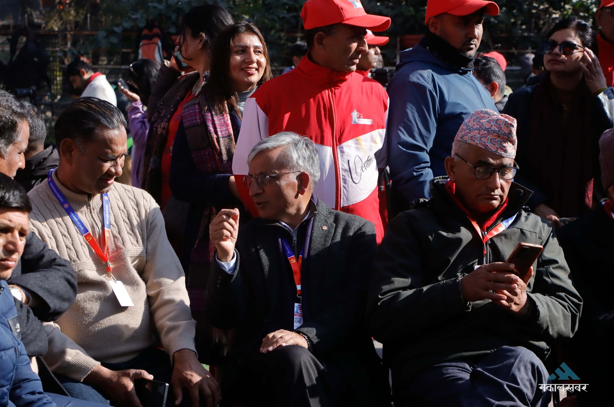 मतगणना स्थलमा नतिजाको व्यग्र प्रतीक्षा (तस्बिरहरू)