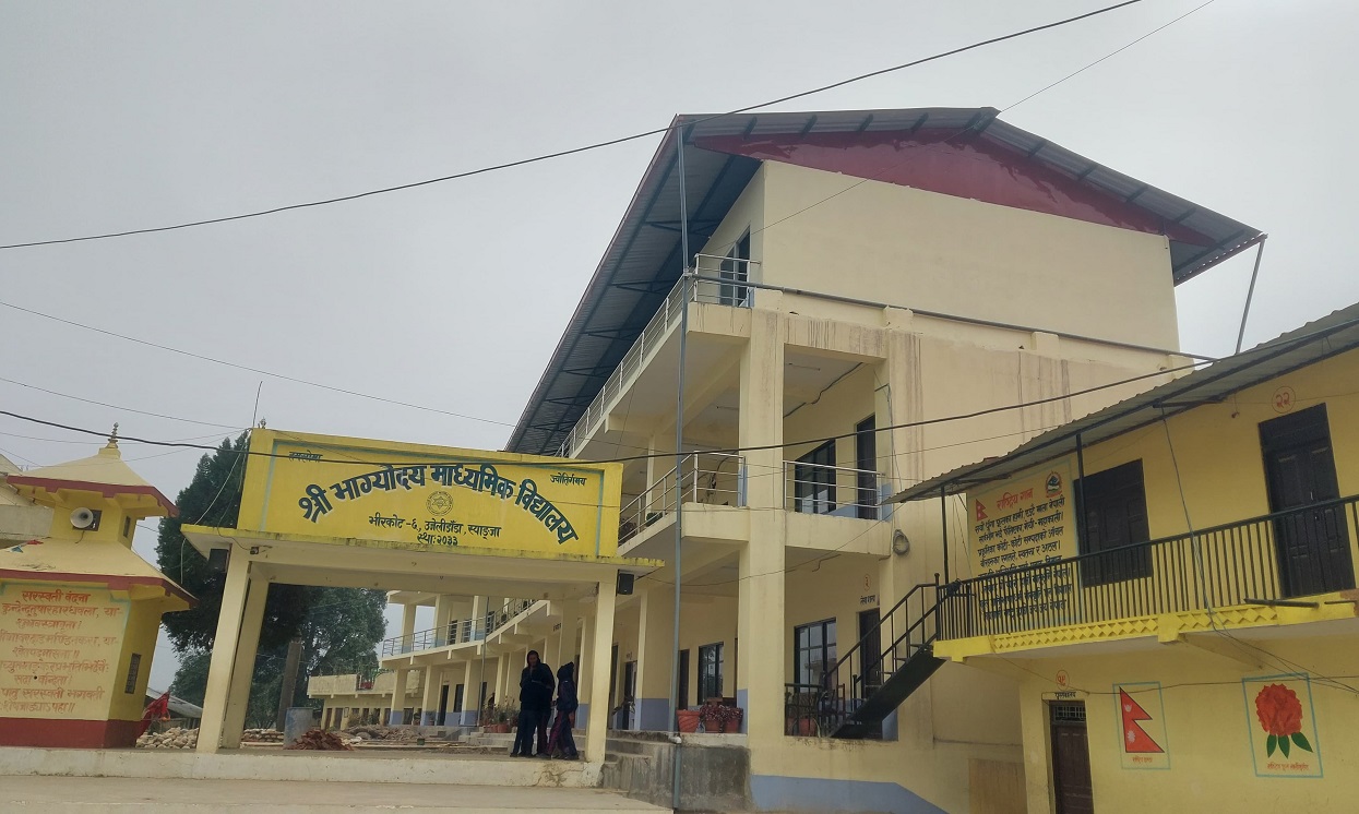 आलोपालो दिवा खाजा बनाउँछन् भाग्योदयका अभिभावक
