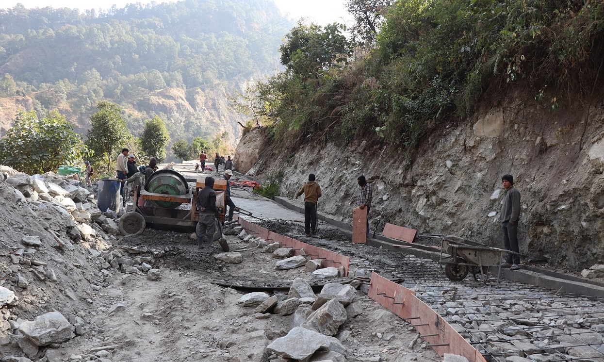मार्ग खुलेको १७ वर्षपछि भिरकाटे–दोवा सडक स्तरोन्नति