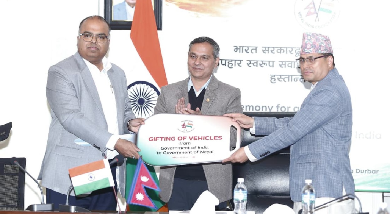 चुनावका लागि भारतले पहिलो चरणमा दियो ६१ वटा गाडी उपहार (तस्बिरहरू)