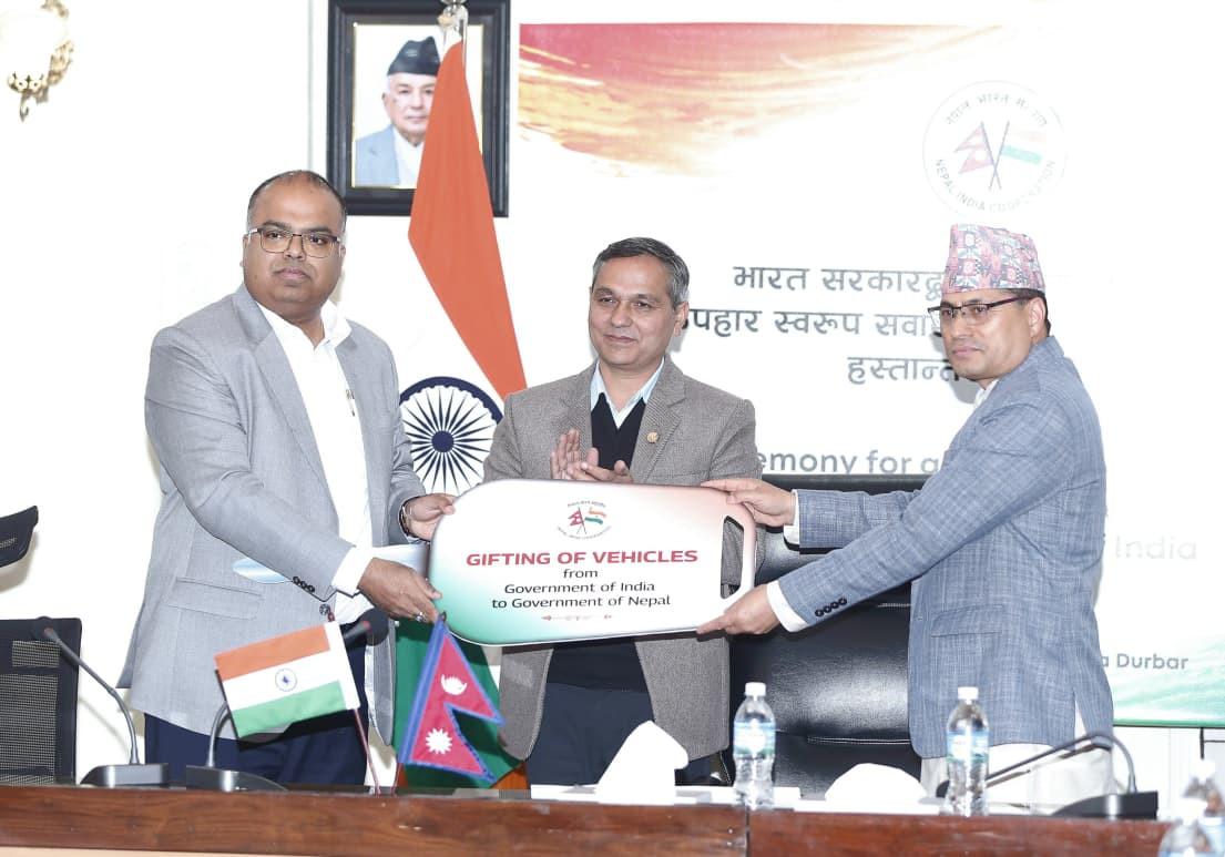 चुनावका लागि भारतले पहिलो चरणमा दियो ६१ वटा गाडी उपहार (तस्बिरहरू)