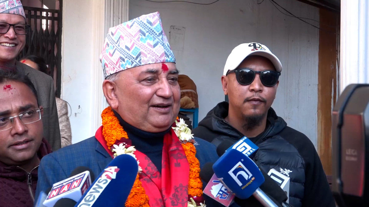 एमाले नेता ईश्वर पोखरेलले गराए काठमाडौँ– ५ मा मनोनयन दर्ता