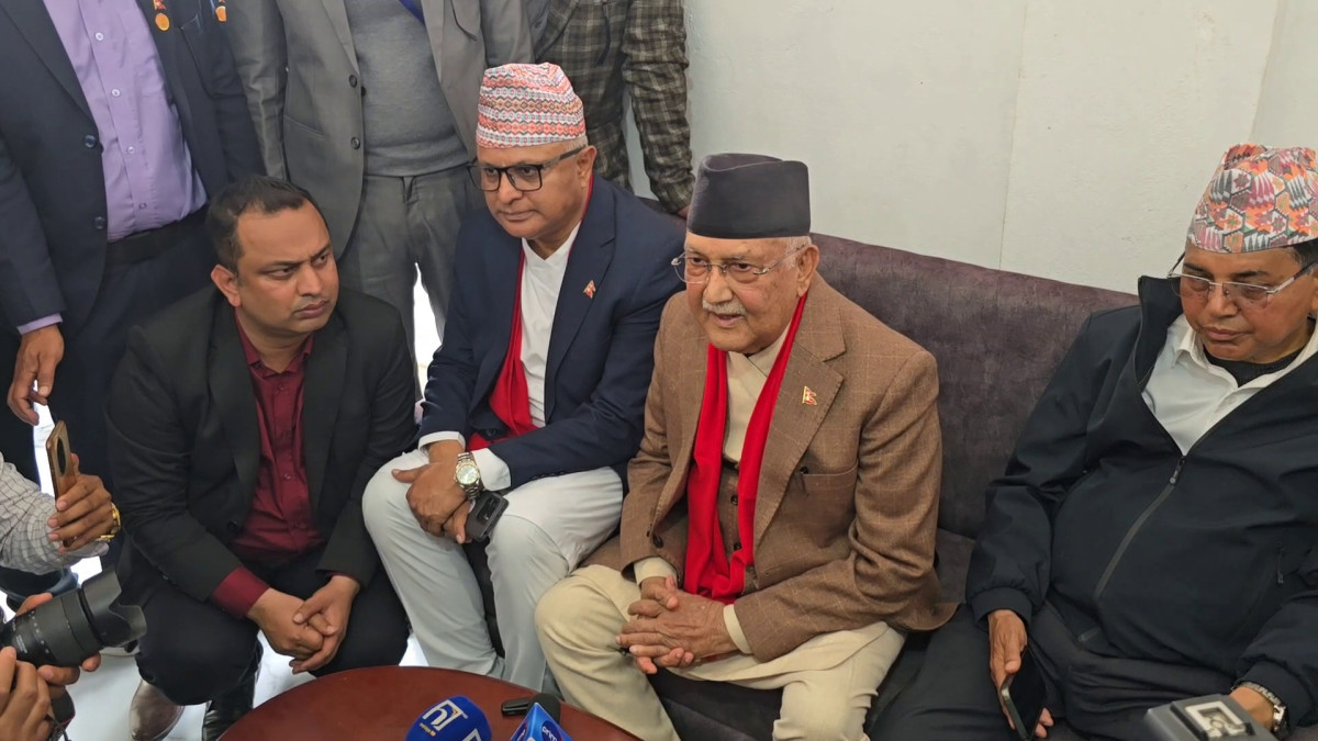 देश जलाउनेहरूबाट जोगाउनु छ: ओली