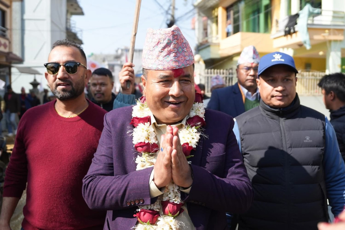 एमाले सचिव महेश बस्नेतले भक्तपुर- २ बाट मनोनयन दर्ता गराए