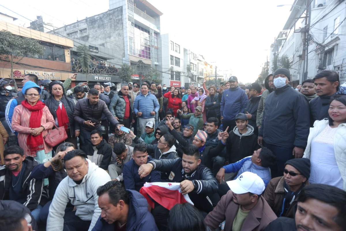 नेपाली काँग्रेस संस्थापन पक्षधरहरूको निर्वाचन आयोगमा धर्ना (तस्बिरहरू)