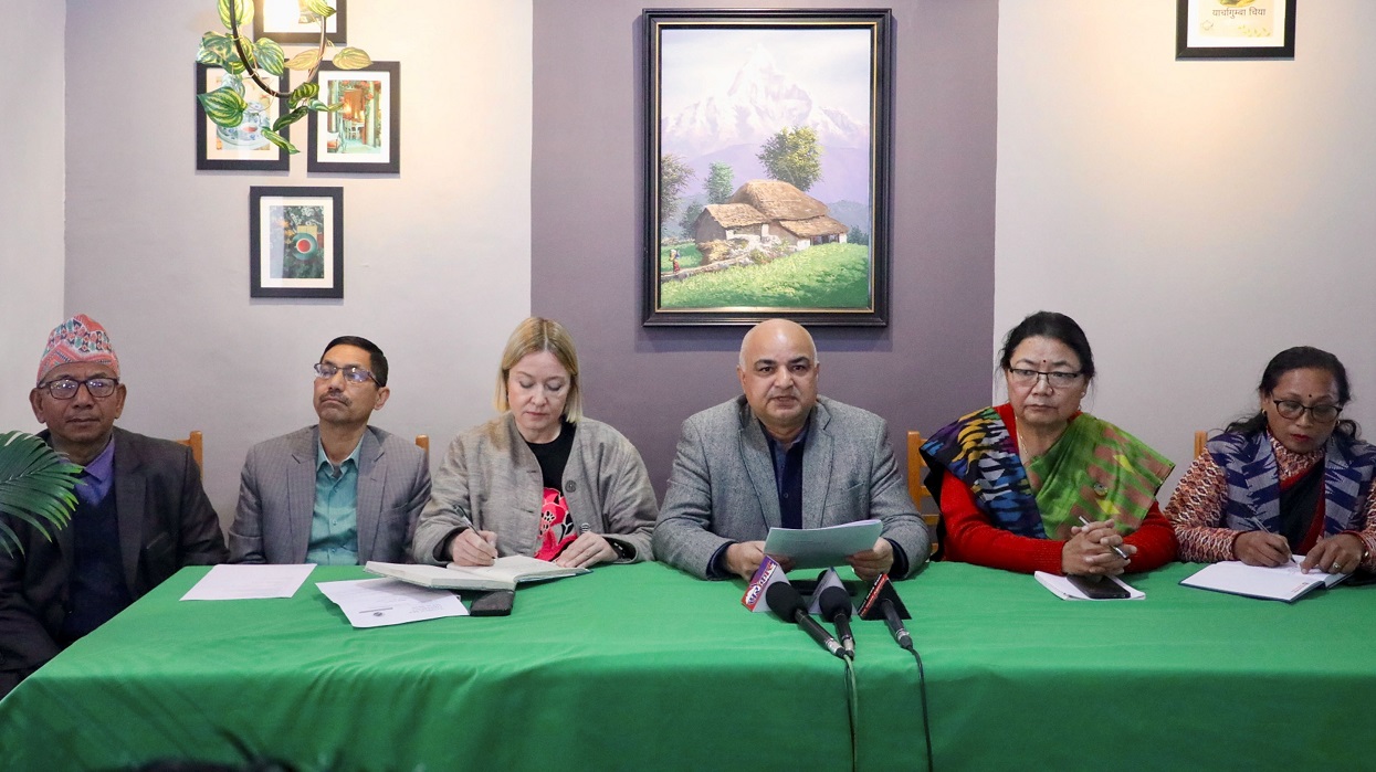 नेपालको रेशम उद्योग पुनः जागरणका लागि राष्ट्रिय पहलको खोजी गरिँदै