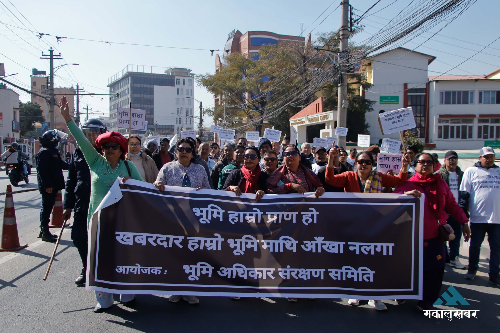 नदी किनार मापदण्ड विवाद : सर्वोच्चमा पेसी, माइतीघरमा स्थानीयको खबरदारी (तस्बिरहरू)