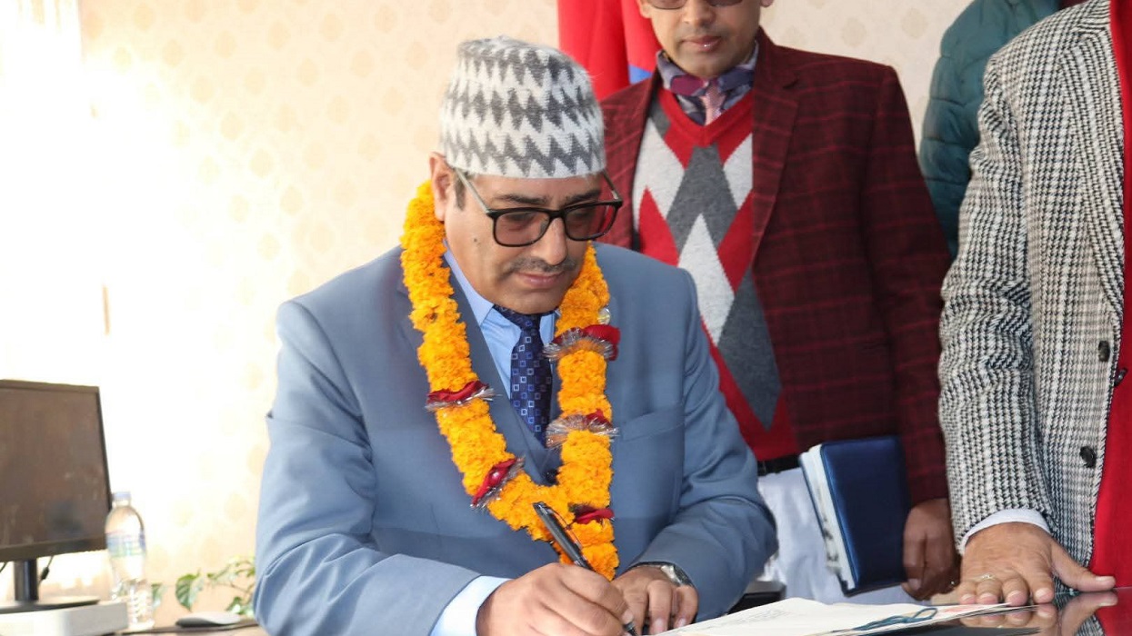 वनमन्त्री चौलागाईंद्वारा भौतिक मन्त्रालयको पदभार ग्रहण