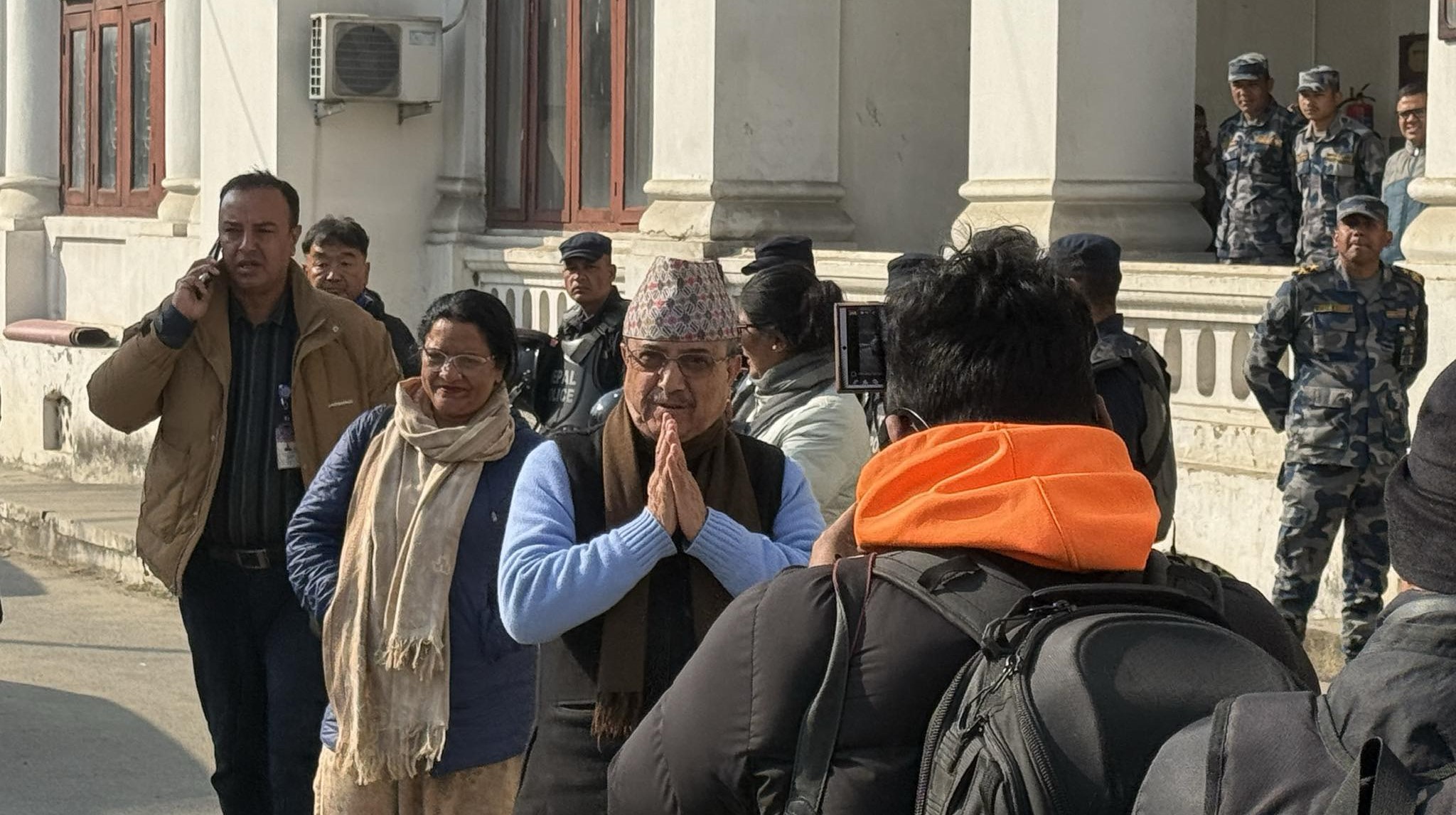 गगन पक्षले नेतृत्व दाबी गरेपछि शक्ति प्रदर्शनसहित देउवा पक्ष आयोगमा