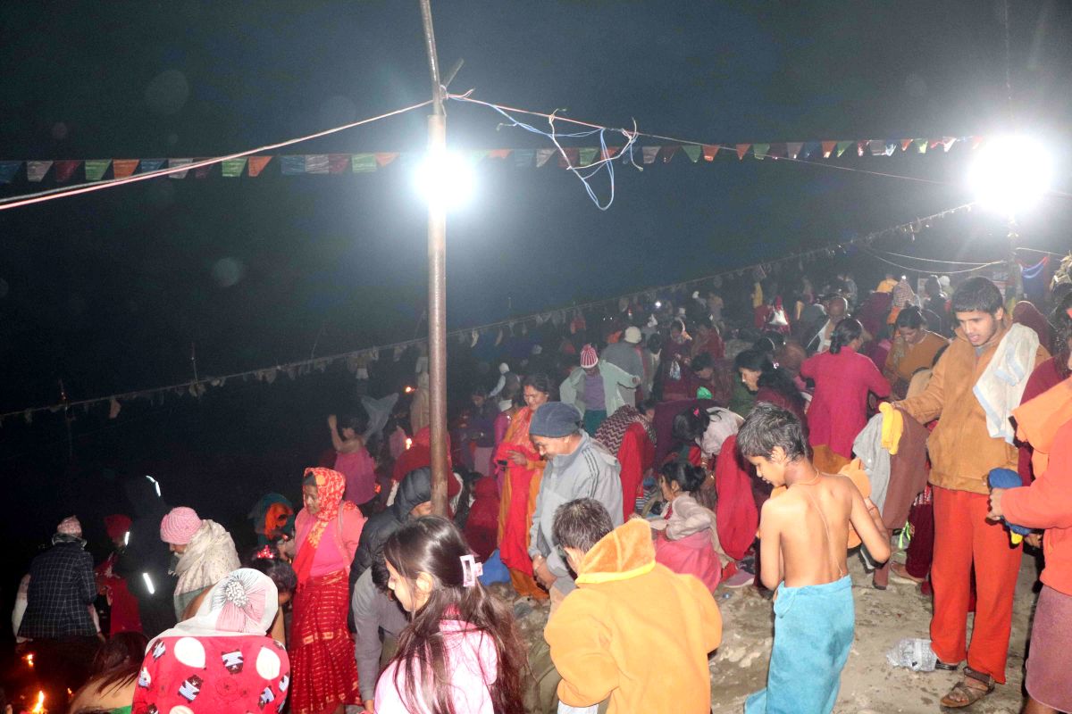 माघेसङ्क्रान्ति मेला भर्न पवित्रतीर्थस्थल देवघाटमा भक्तजन आउन थाले