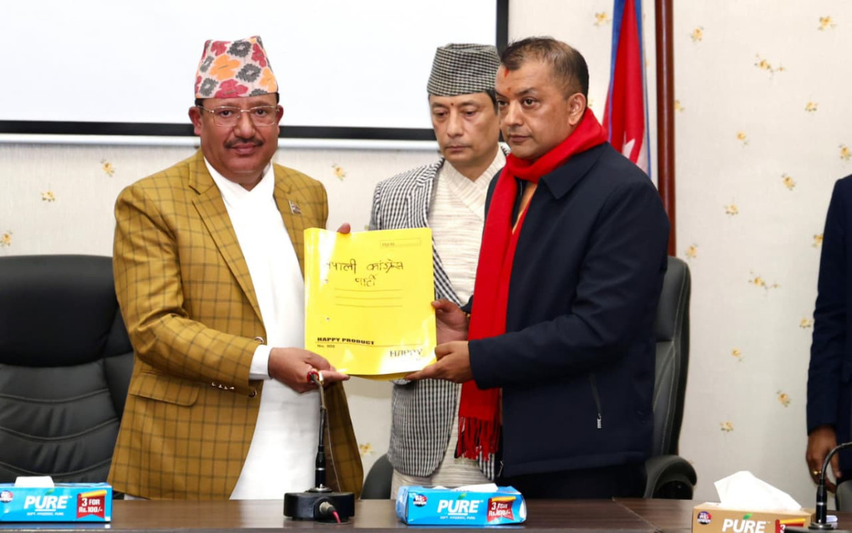 गगन नेतृत्वको काँग्रेस निर्वाचन आयोगमा (तस्बिरहरू)